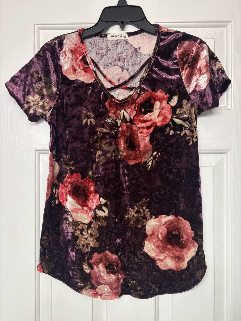 Ginger G Velvet Floral velvet V-Neck Short Sleeve Top - Plum Pink